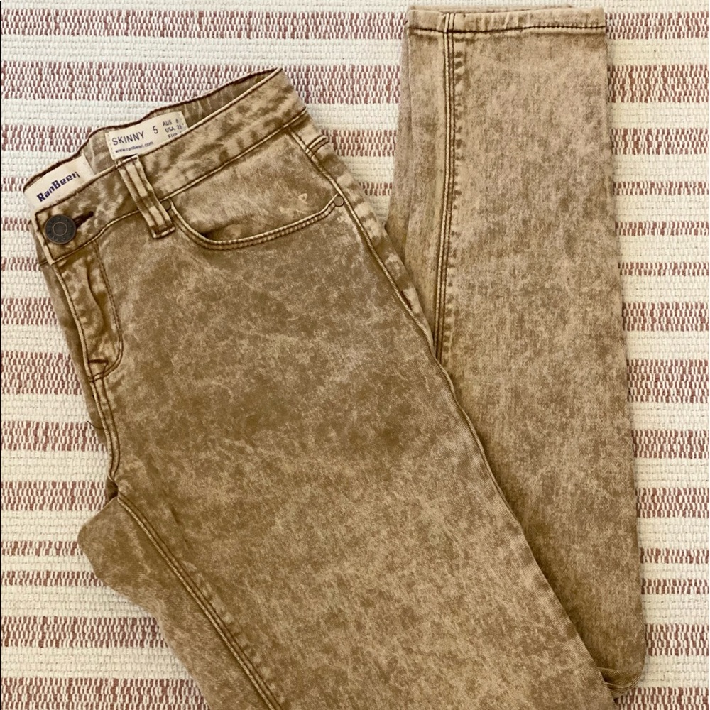 Boutique tan acid wash skinny jeans